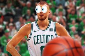 包含今夜波士顿凯尔特人调整名单以备欧冠，状态回暖环节打磨，悬念犹存，资深球员宣示担当的词条