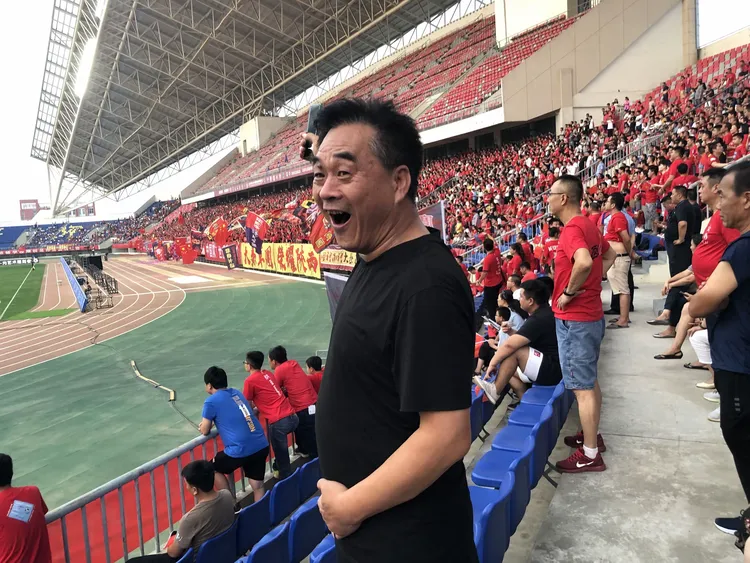 关于哈登重返赛场，比赛规则变更首场状态出色，FPX观众沸腾！的信息
