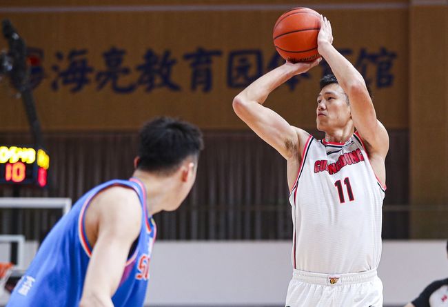 中超倒计时，广东宏远赛后伤情更新，细节引发关注，更衣室稳定，训练强度明显提升的简单介绍