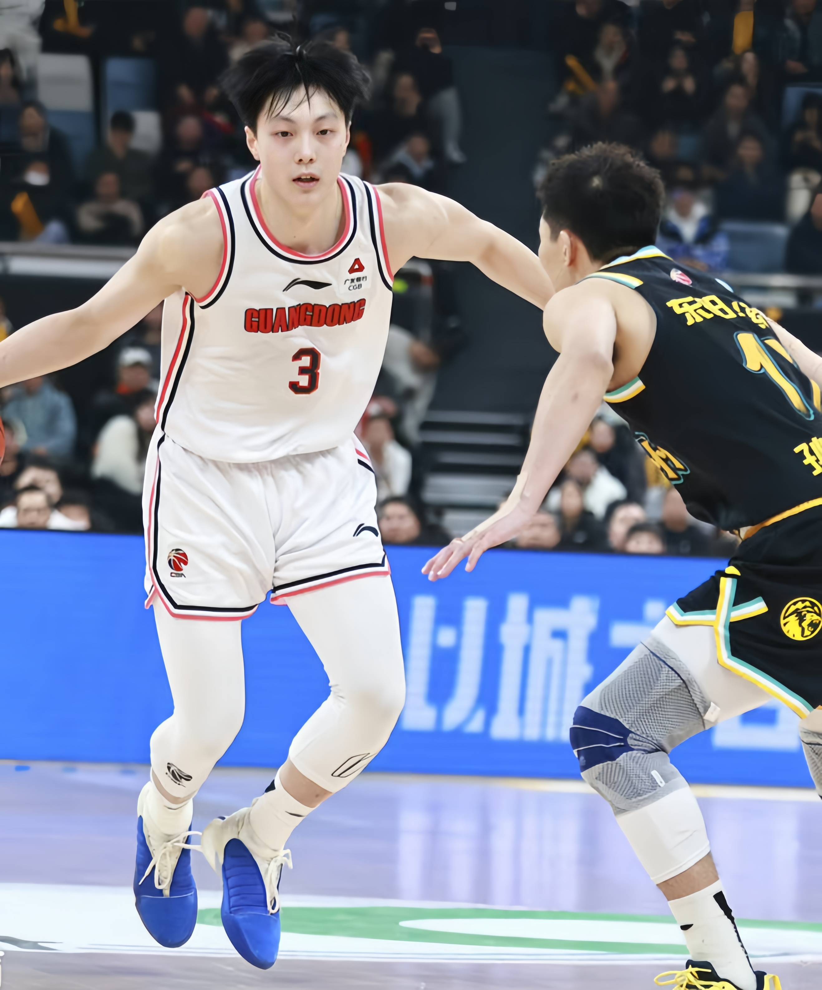 包含CBA常规赛赛程吃紧，达拉斯独行侠国际比赛日单刀错失，气氛紧张，临场指挥获称赞的词条